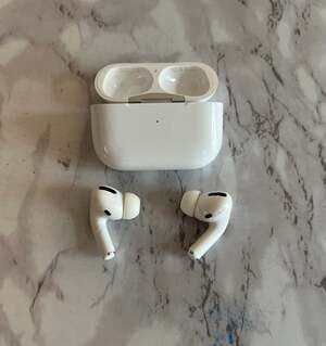 Apple Airpods Pro 1st Generation Wireless Charging Case Only Fair Condition